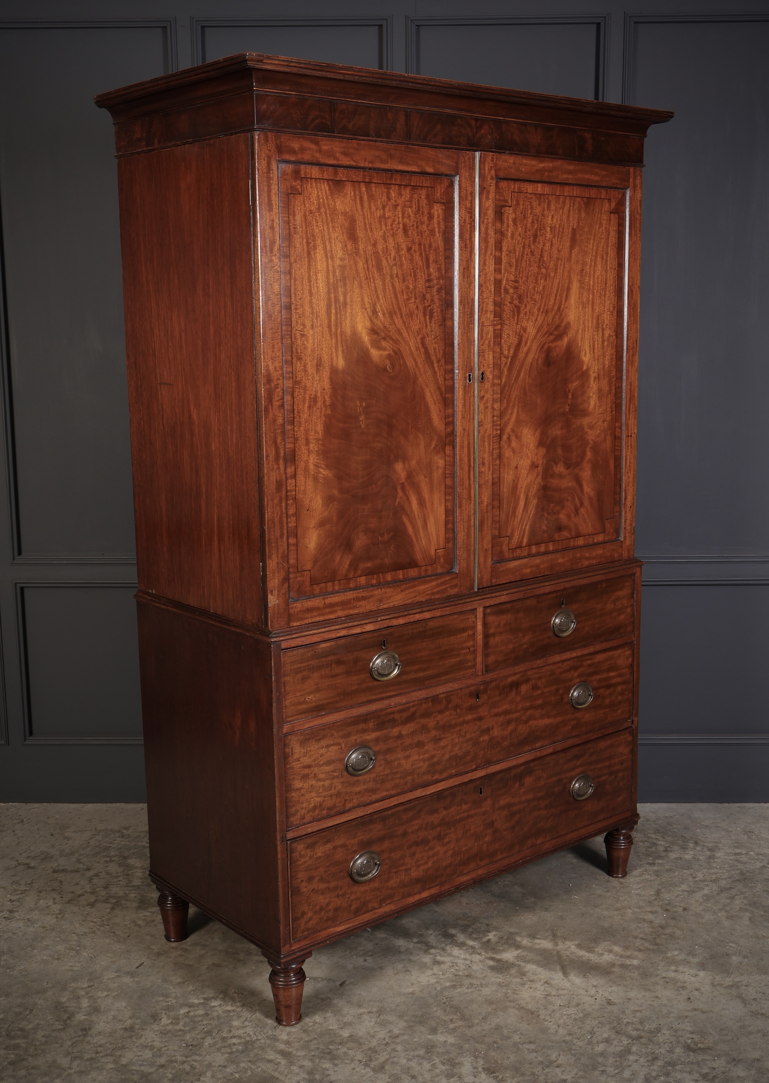 Georgian Mahogany Gentlemans Wardrobe 18th century Antique Cupboards 4